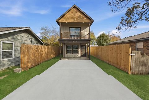 Photo of 317 S 3rd Street, La Porte, TX 77571 (MLS # 16090875)