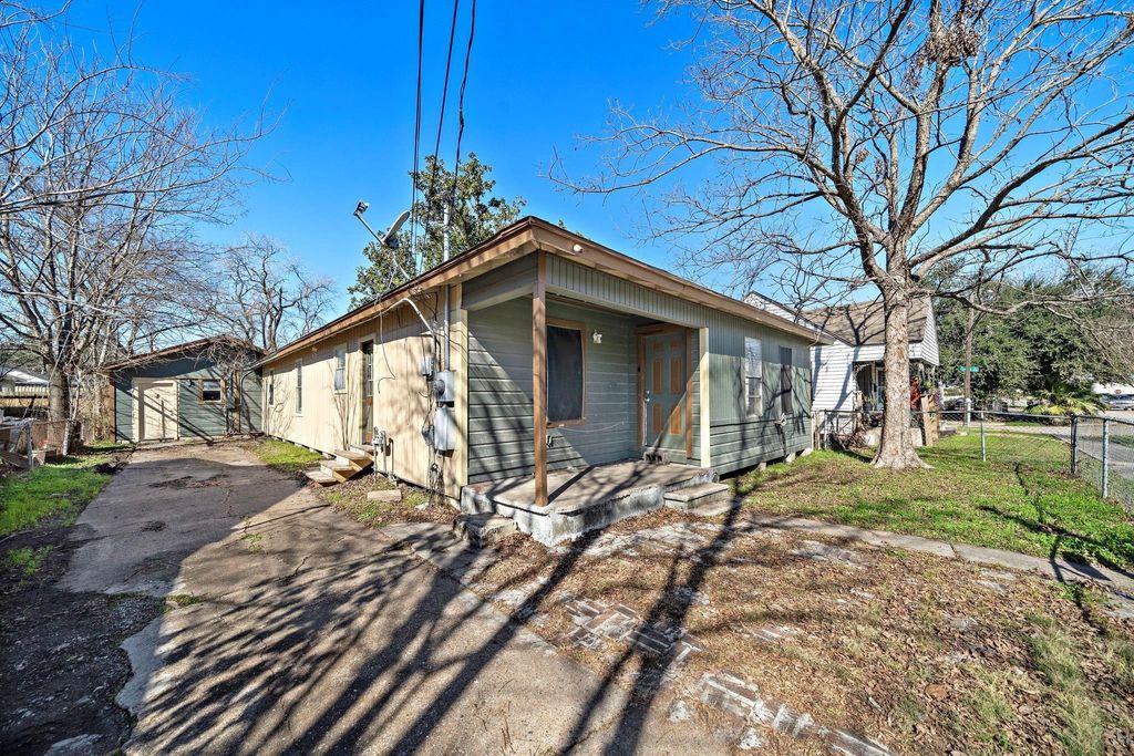 Photo of 128 Kress Street, Houston, TX 77020 (MLS # 96439161)