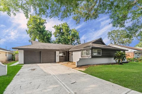 Photo of 8231 Garden Parks Drive, Houston, TX 77075 (MLS # 60159944)