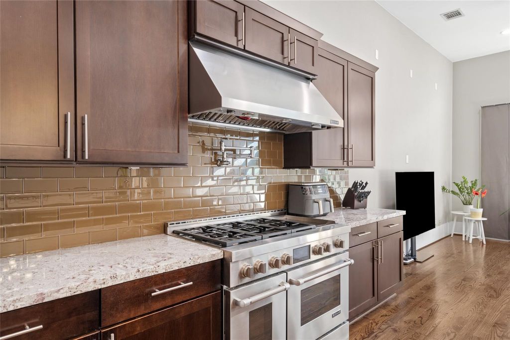 Photo of 1605 Knox Street #B, Houston, TX 77007 (MLS # 65124638)