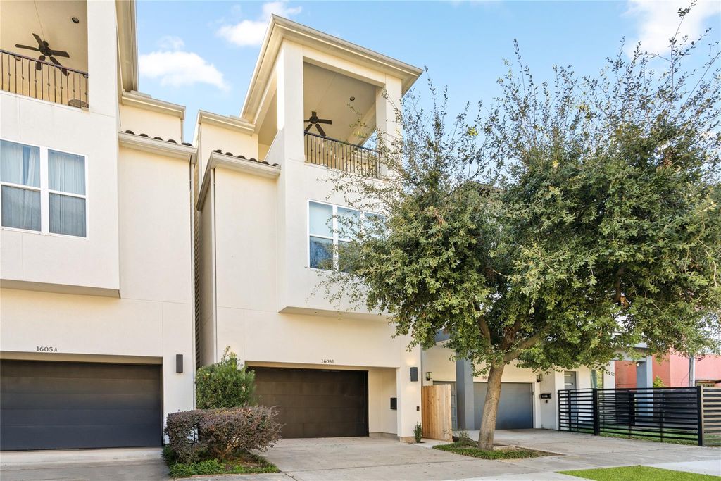 Photo of 1605 Knox Street #B, Houston, TX 77007 (MLS # 65124638)