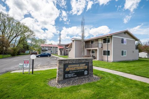 Photo of 607 Sw 2nd St, Other, OR 97828 (MLS # 50748243)