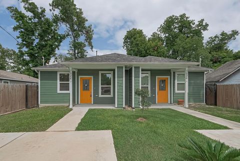 Photo of 7926 Easter Street, Houston, TX 77088 (MLS # 25754246)