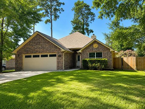Homes For Sale - 532 Cactus Drive<br/> Montgomery County, Conroe, TX 77385