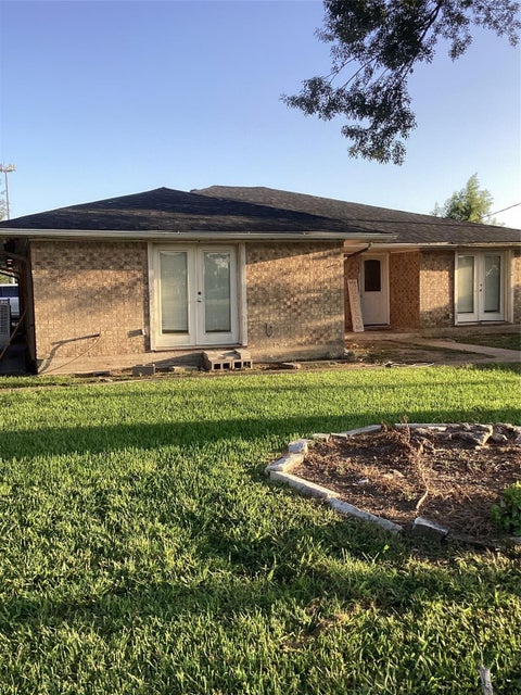 Photo of 114 E Palm Street, Fresno, TX 77545 (MLS # 31435545)