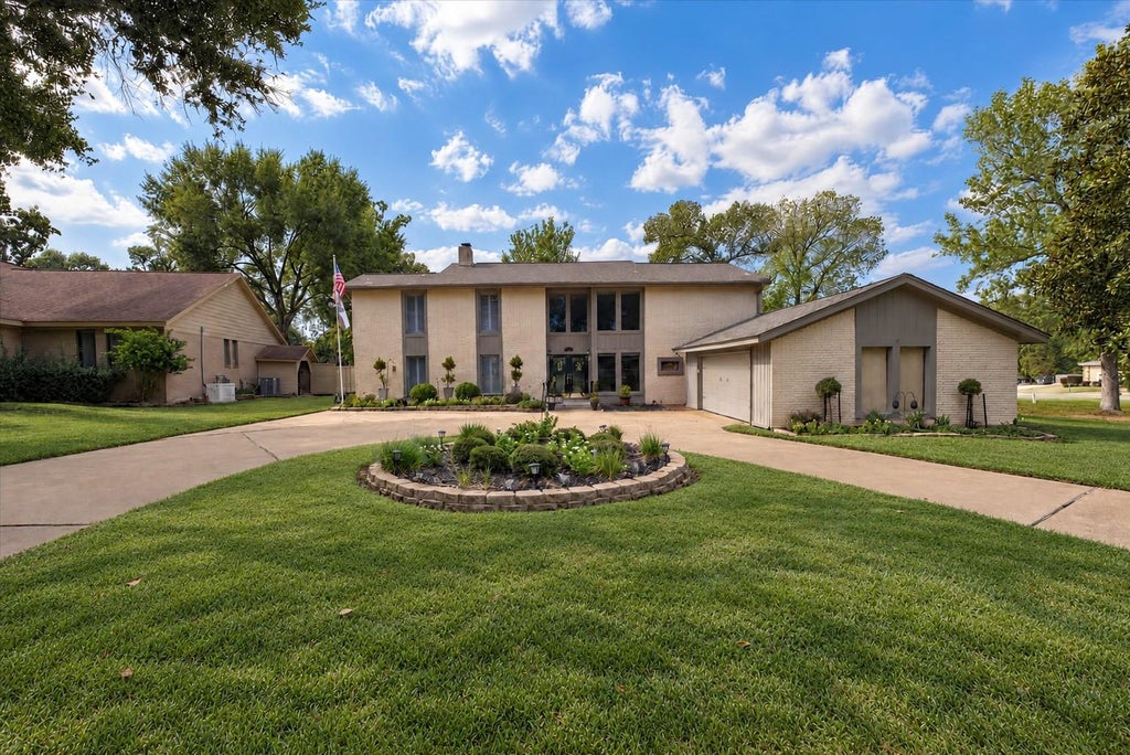 Photo of 645 Augusta Drive, Huntsville, TX 77340 (MLS # 85174855)