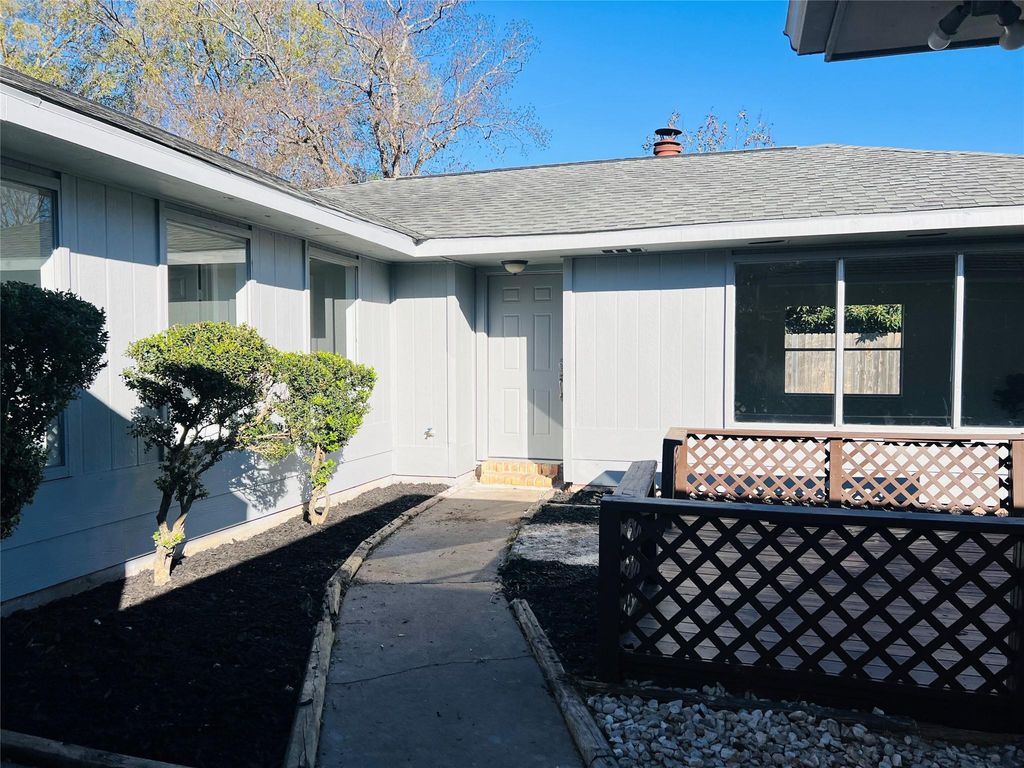 Photo of 13114 Benford Drive, Houston, TX 77099 (MLS # 90706268)