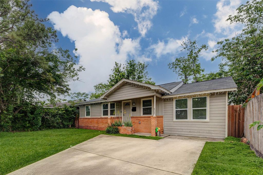 Photo of 5031 Caplin Street, Houston, TX 77026 (MLS # 85676606)