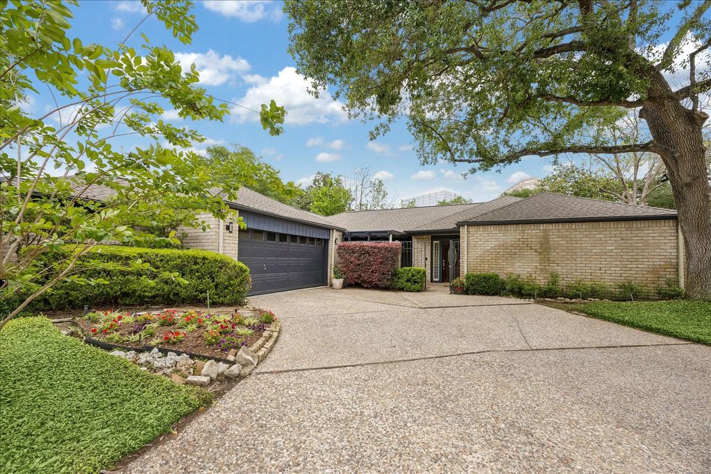 Photo of 307 Oarman Court, Houston, TX 77079 (MLS # 70744850)