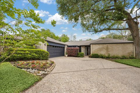 Photo of 307 Oarman Court, Houston, TX 77079 (MLS # 70744850)