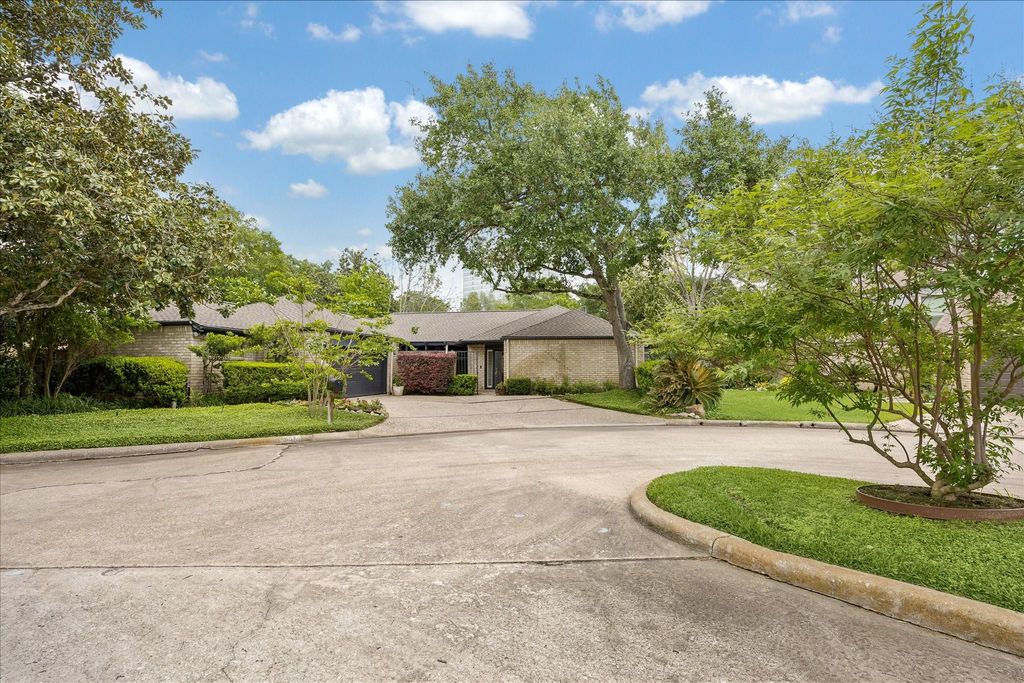 Photo of 307 Oarman Court, Houston, TX 77079 (MLS # 70744850)
