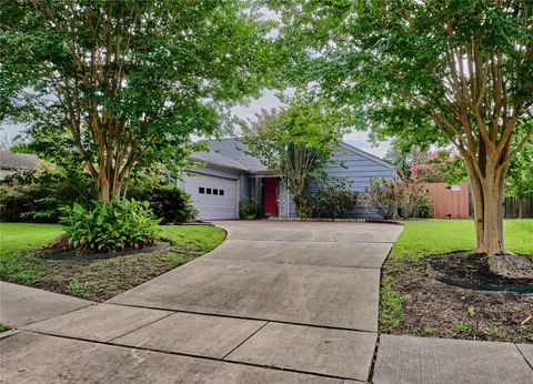Photo of 2231 Round Lake Drive, Houston, TX 77077 (MLS # 68890175)