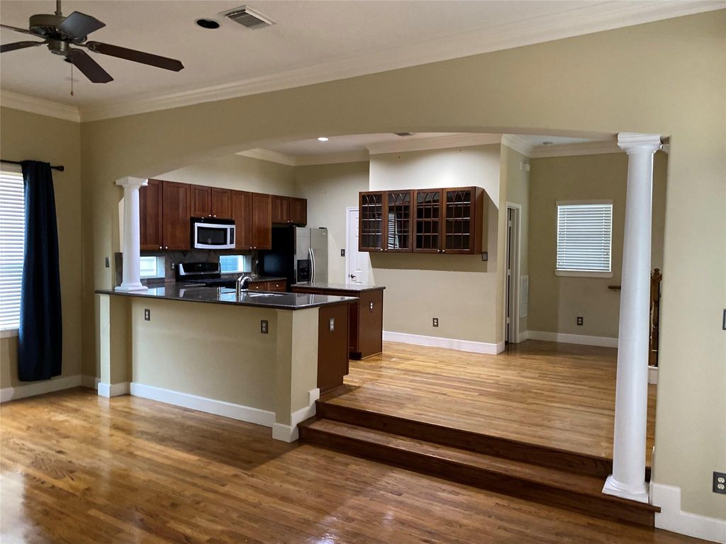 Photo of 918 W 26th Street, Houston, TX 77008 (MLS # 43901482)