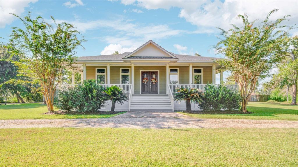 Photo of 108 Buffalo Trail, Lake Jackson, TX 77566 (MLS # 17565213)