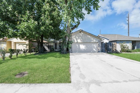 Photo of 12035 W Marsham Circle, Houston, TX 77066 (MLS # 63255212)
