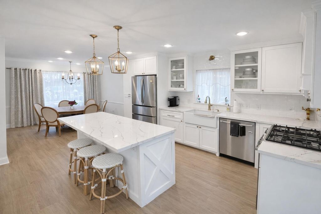 Photo of 13006 Queensbury Lane, Houston, TX 77079 (MLS # 89881194)