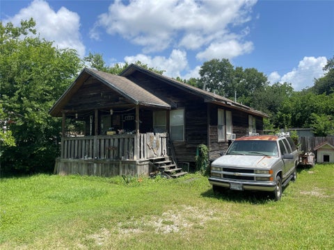 Photo of 408 Bay Oaks Drive, La Porte, TX 77571 (MLS # 56744607)