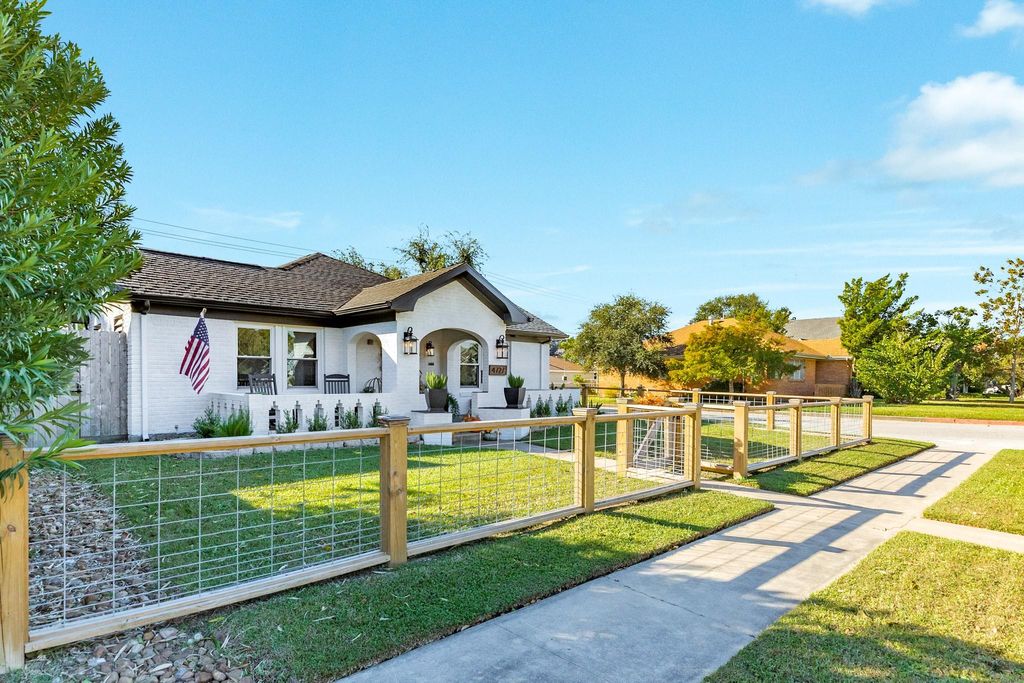 Photo of 4727 Avenue O, Galveston, TX 77551 (MLS # 65541778)