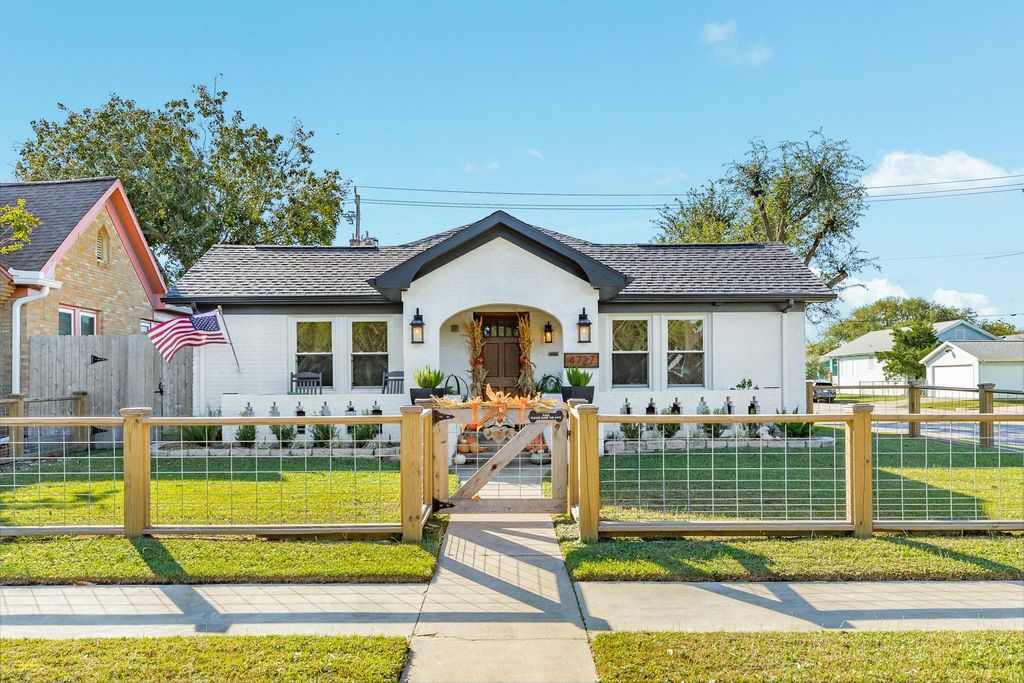 Photo of 4727 Avenue O, Galveston, TX 77551 (MLS # 65541778)