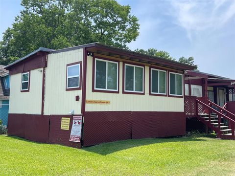 Photo of 110 20th Street #A, San Leon, TX 77539 (MLS # 21333660)