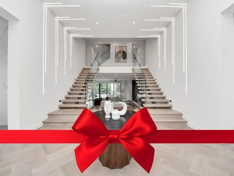 Photo of 5327 S Braeswood Boulevard, Houston, TX 77096 (MLS # 61643795)