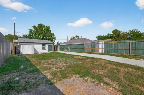 Tiny photo for 889 Chas Lane, Houston, TX 77091 (MLS # 44929253)