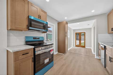 Tiny photo for 889 Chas Lane, Houston, TX 77091 (MLS # 44929253)