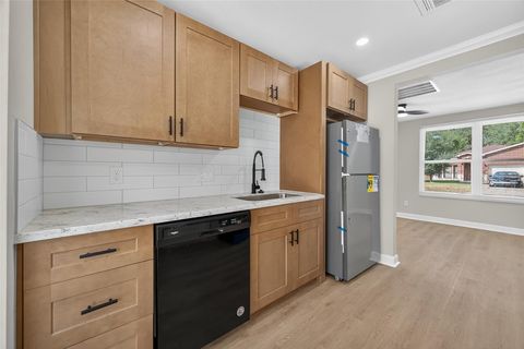 Tiny photo for 889 Chas Lane, Houston, TX 77091 (MLS # 44929253)