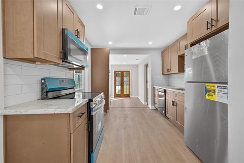 Tiny photo for 889 Chas Lane, Houston, TX 77091 (MLS # 44929253)