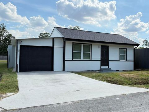 Tiny photo for 889 Chas Lane, Houston, TX 77091 (MLS # 44929253)