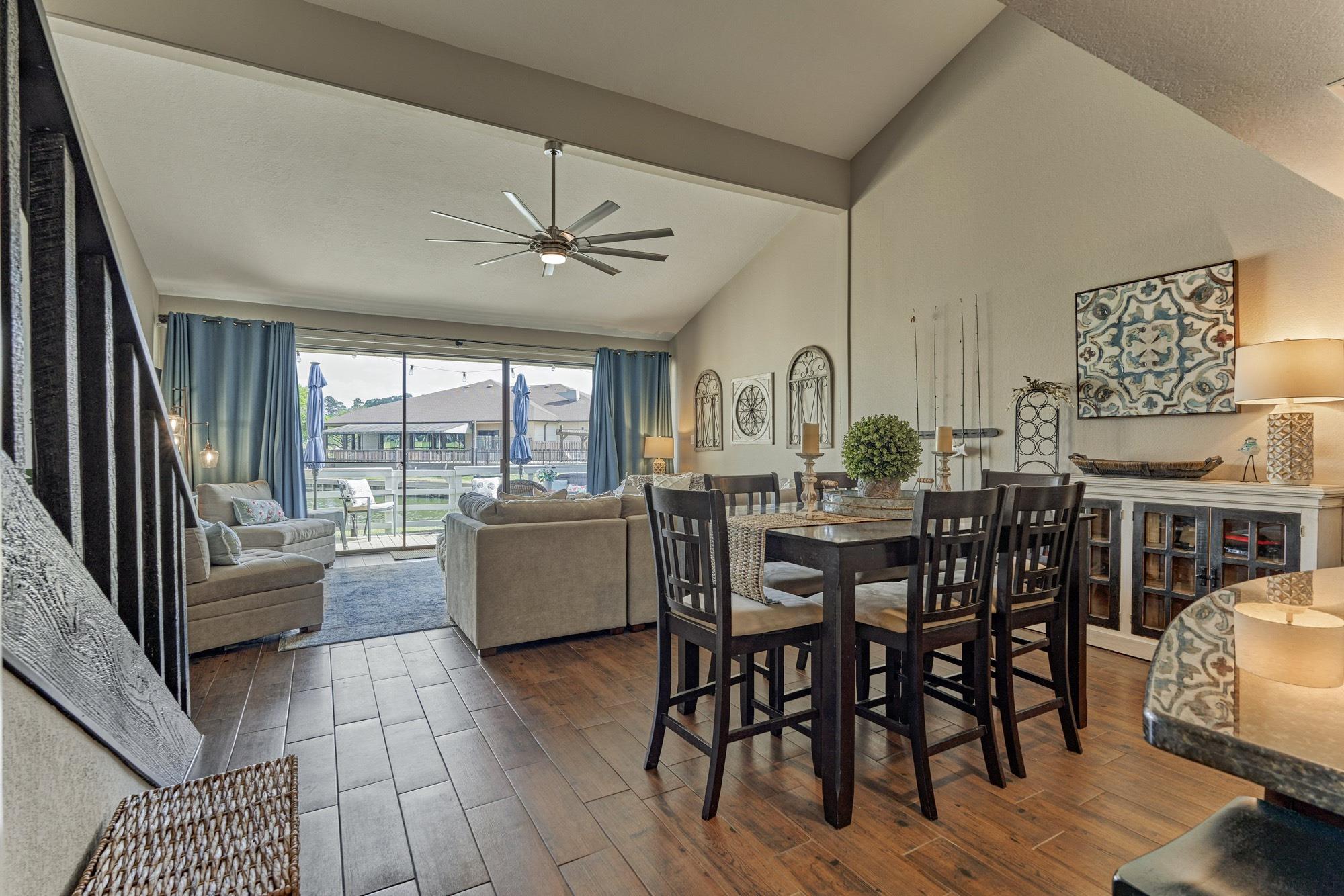 5 April Point Drive S