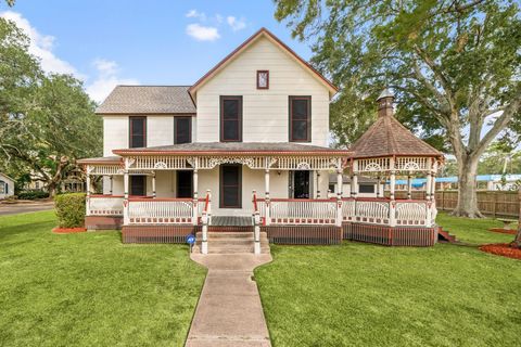 Photo of 816 W Adoue Street, Alvin, TX 77511 (MLS # 77598129)