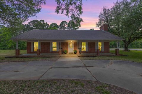 Photo of 655 Avenue L, Dickinson, TX 77539 (MLS # 91280522)