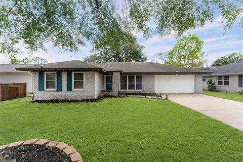 Photo of 4811 Stillbrooke Drive, Houston, TX 77035 (MLS # 38740553)