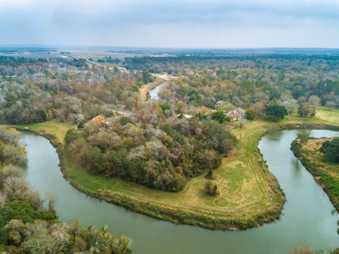 Photo of 1550 Chocolate Bayou Drive, Alvin, TX 77511 (MLS # 94653904)