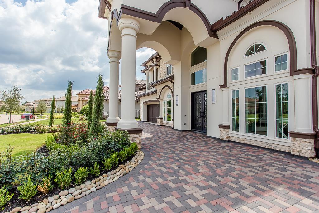 38 Enclave Manor Drive