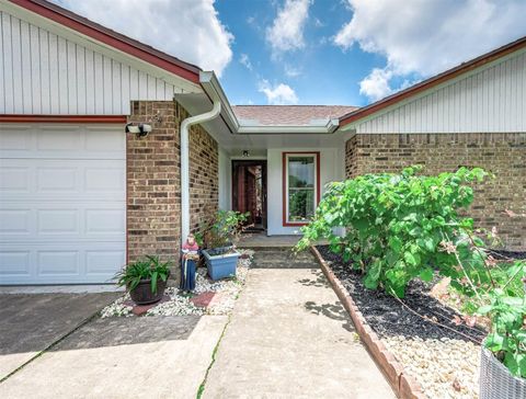 Homes For Sale - 720 S Remington Drive<br/> Angleton, TX 77515