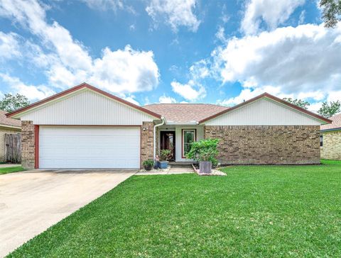 Photo of 720 S Remington Drive, Angleton, TX 77515 (MLS # 35250585)