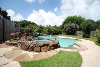 2731 Lakeside Village Drive
