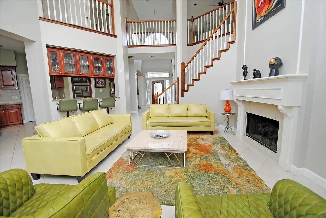 2731 Lakeside Village Drive
