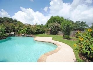 2731 Lakeside Village Drive