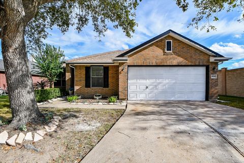 Photo of 16343 Dryberry Court, Houston, TX 77083 (MLS # 39548978)