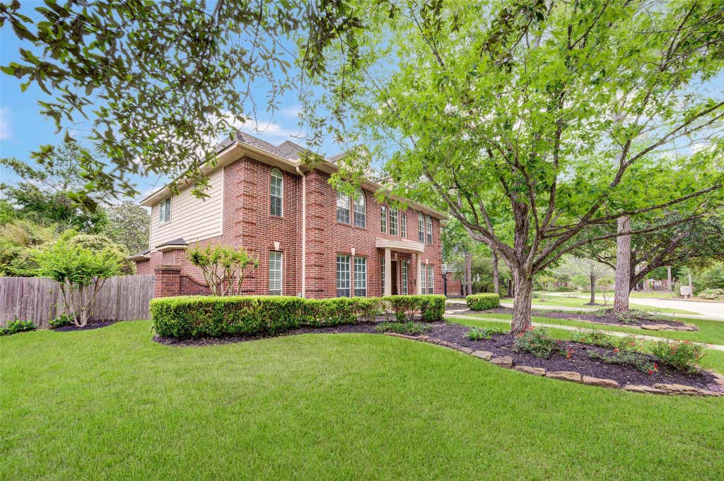 Photo of 11 E Wedgemere Circle, The Woodlands, TX 77381 (MLS # 89833586)