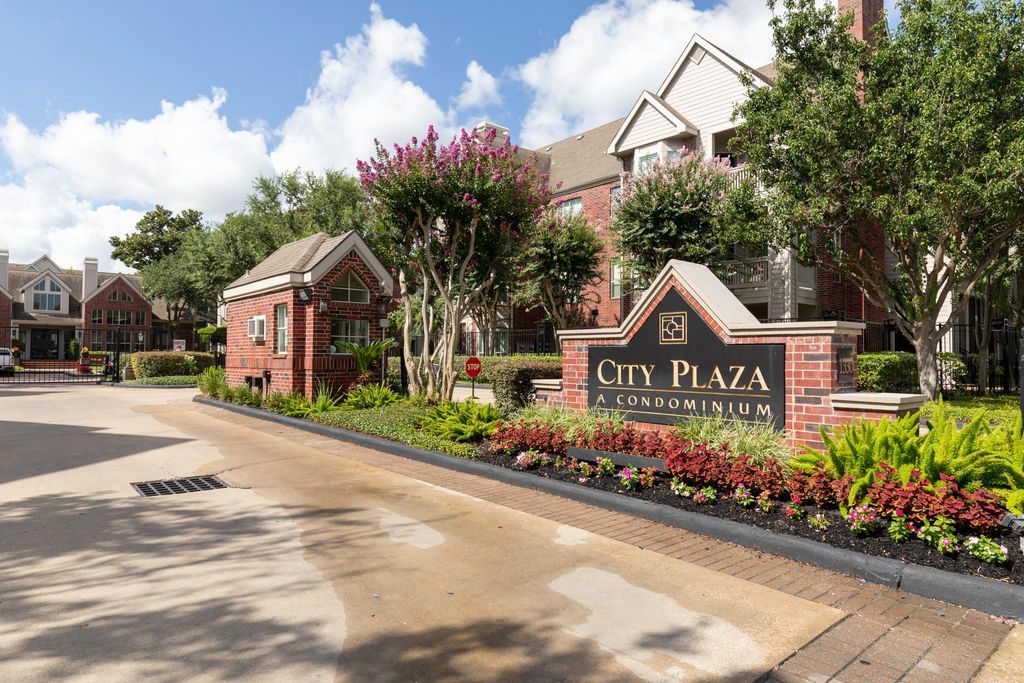 Photo of 1330 Old Spanish Trail #5301, Houston, TX 77054 (MLS # 12714507)