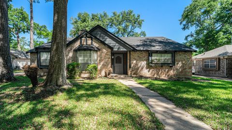 Photo of 1003 Pear Tree Lane Ln, Houston, TX 77073 (MLS # 47782826)