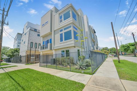 Photo of 1703 White Street, Houston, TX 77007 (MLS # 8390026)