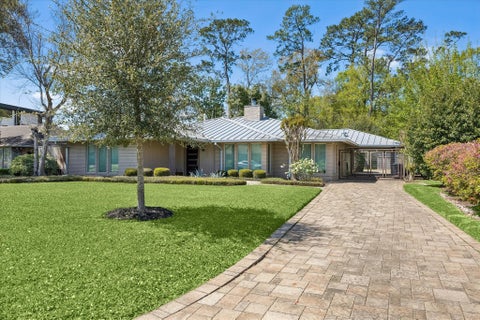 Photo of 623 Pinehaven Drive, Houston, TX 77024 (MLS # 75443037)