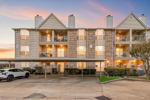 Photo of 12550 Whittington Drive #811, Houston, TX 77077 (MLS # 93715271)