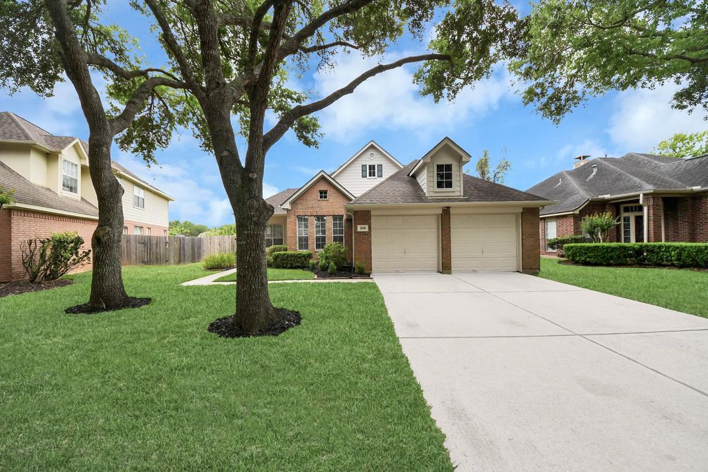 Photo of 2818 Five Oaks Drive, Missouri City, TX 77459 (MLS # 73403257)
