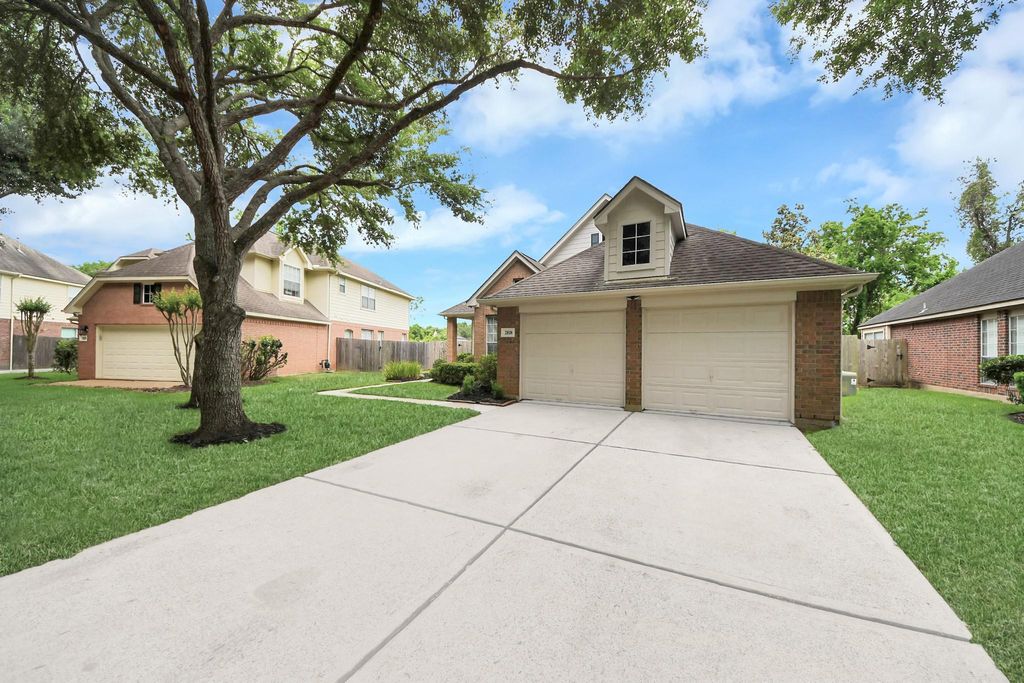 Photo of 2818 Five Oaks Drive, Missouri City, TX 77459 (MLS # 73403257)